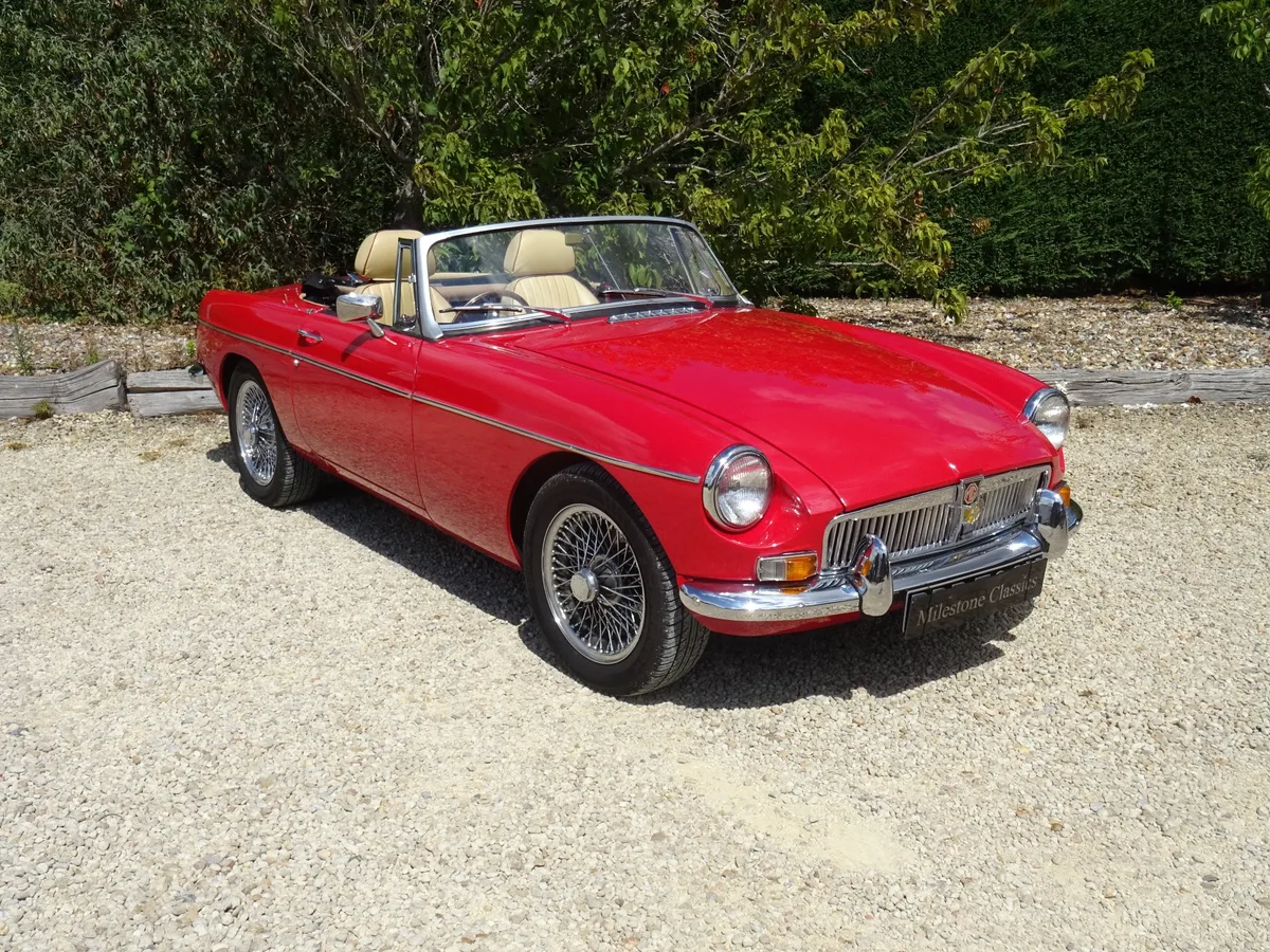 MG B Roadster, image 2 of 13