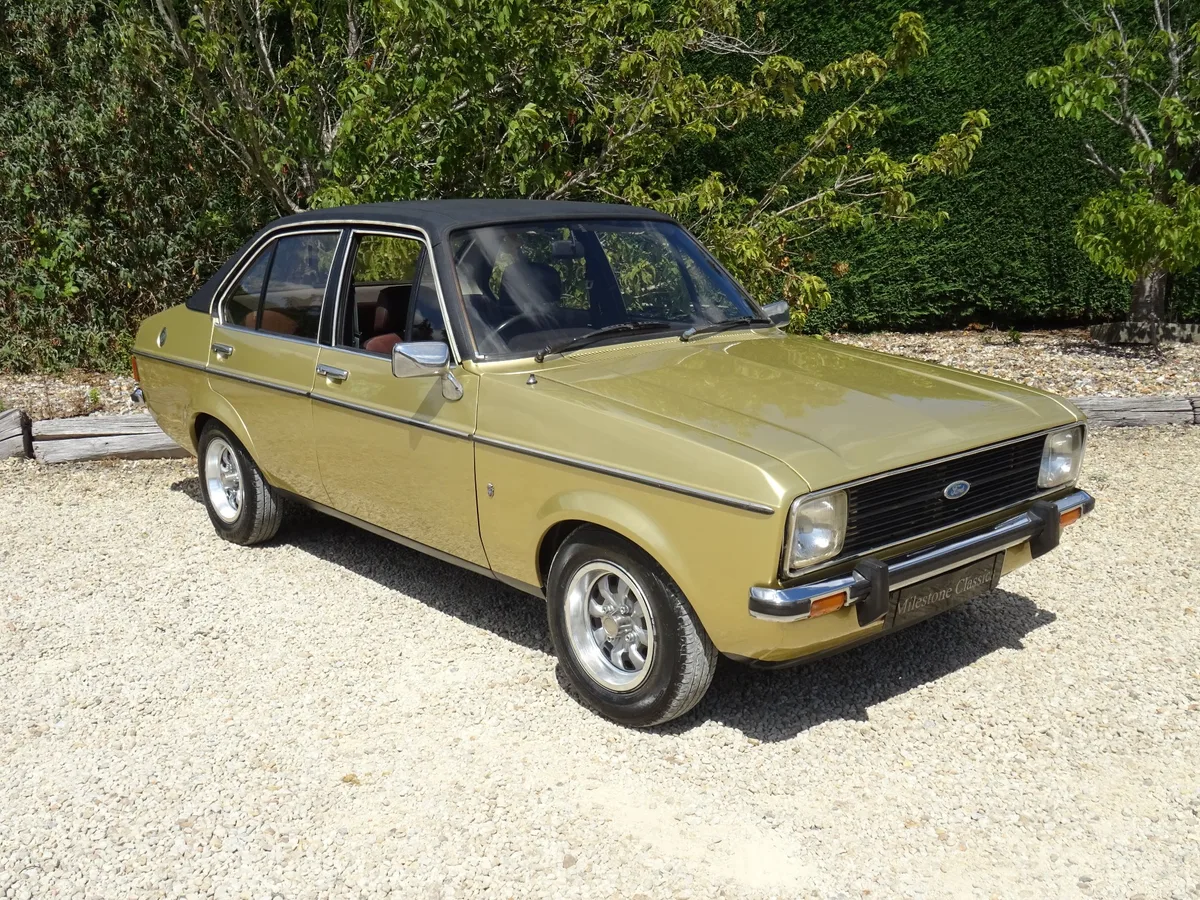 Ford Escort Ghia, image 2 of 12