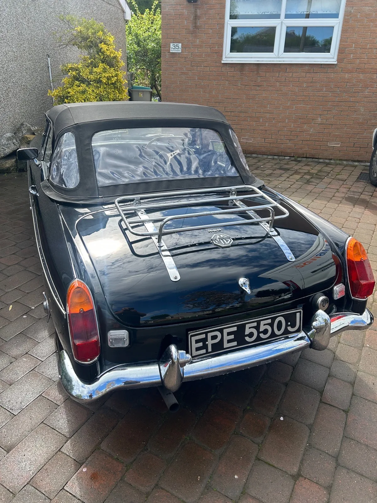 MG B Roadster, image 2 of 10