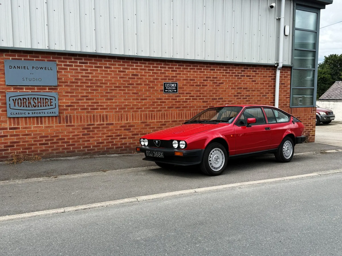Alfa Romeo 2000 GTV SE, image 2 of 11