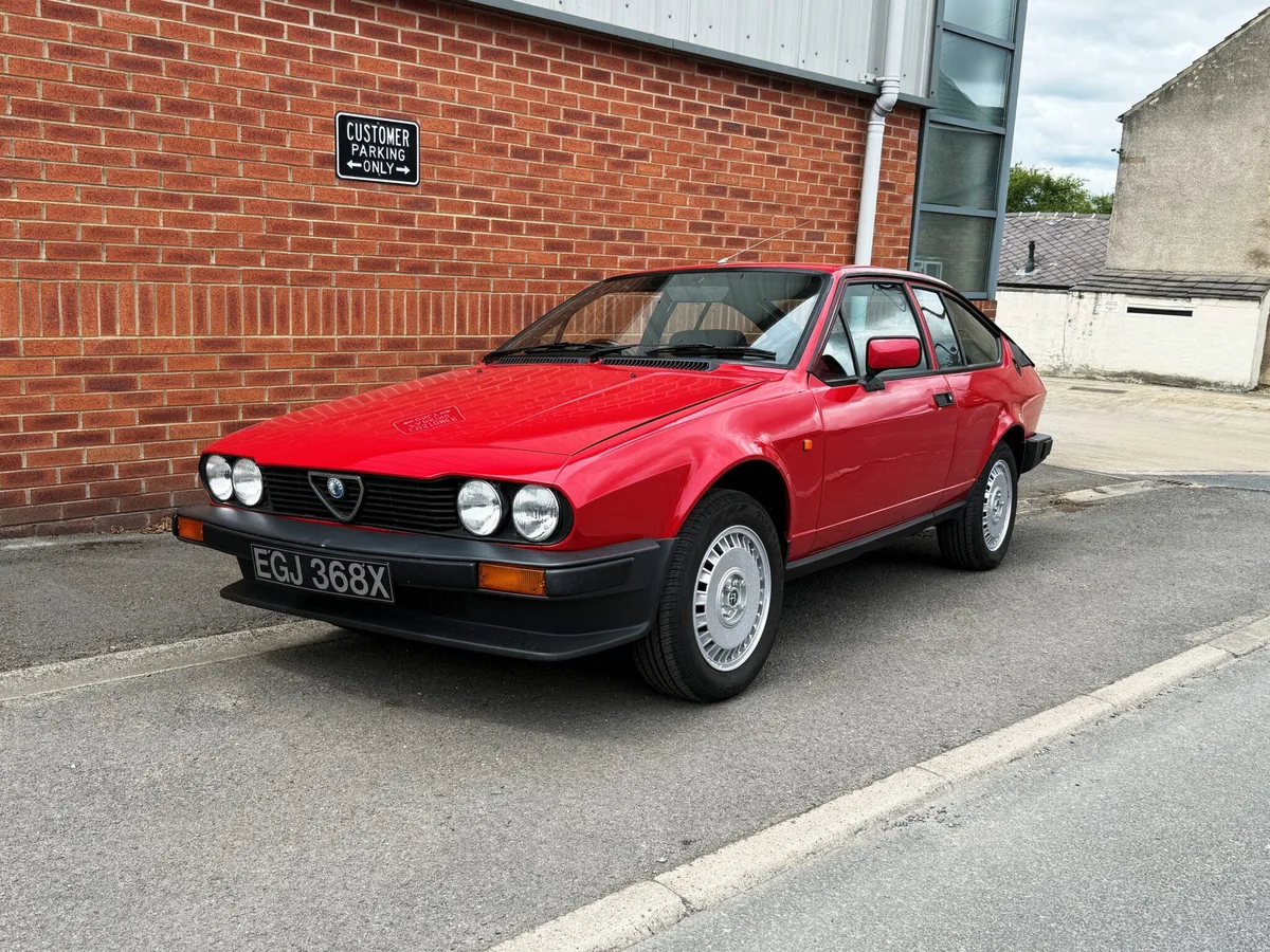 Alfa Romeo 2000 GTV SE, image 1 of 11