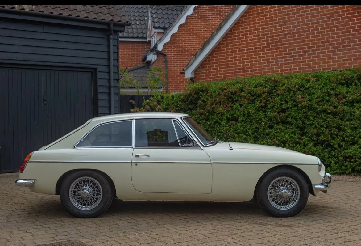 MG MGB GT, image 2 of 3