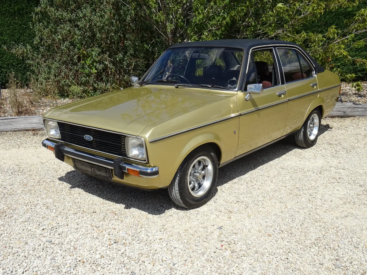 Ford Escort Ghia, image 1 of 12